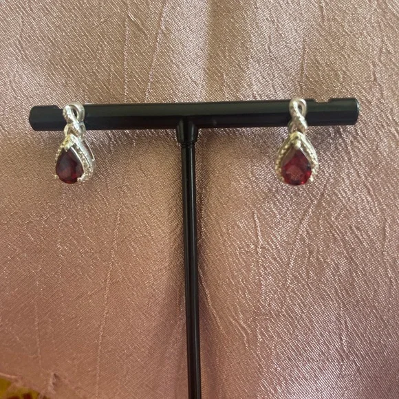 Genuine Garnet and 925 Sterling Silver - Picture 4 of 4